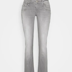 ltb jeans gråa - Säljer dessa populära lågmidjade jeansen ifrån ltb i modellen valerie då de var förstora för mig. Köpta på plick. Nästan helt slutsålda!!💓💓 Pris går att diskutera
