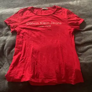 Calvin Klein T-shirt i fint skick Strl M Köp gärna genom köp nu funktionen❤️