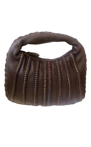 Bottega Veneta mini hobo - Super fin och unik mini Hobo bag från Bottega Veneta i super fint brunt läder och sömmar i fina olika färger. Fin blå färg på insidan Köpt och autentiserad på vestiaire collective.