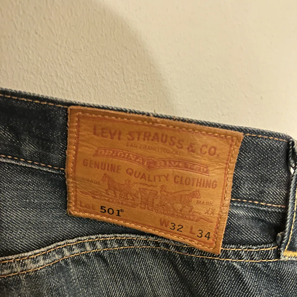 Levi's 501 vintage.  Klippta nertill, kan fixa fler bilder om det önskas!  Skick: Vintage. Jeans & Byxor.