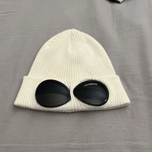 Cp company mössa - Cp company Goggle mössa Använt 2-3 gånger Perfekt skick