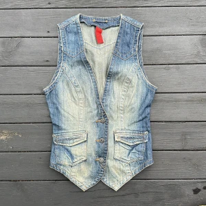 Väst  - Jeans väst helt ny och reglerbar i ryggen XS