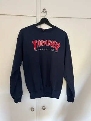 Trasher sweater tröja - Lite tight för att vara S 