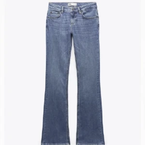 Low rise bootcut jeans - Säljer nu dessa low rise bootcut jeans från zara. De är i nyskick eftersom jag inte använt de mer än 3 gånger.💕