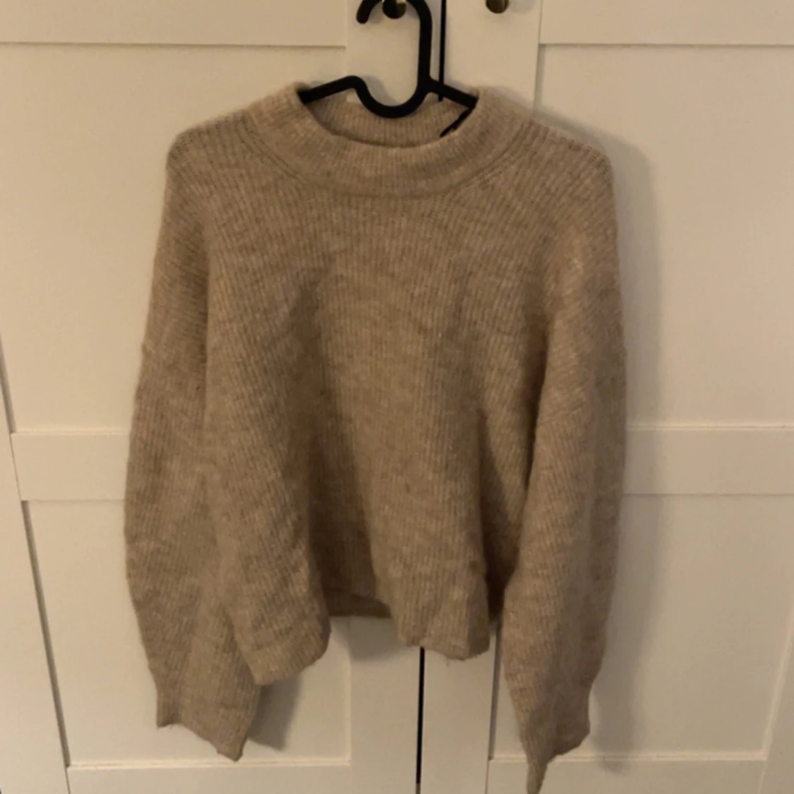 Beige stickad tröja