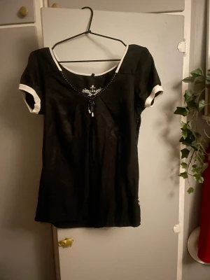 Fina blus  - En blus från Clara. Den är i bra skick. ✨