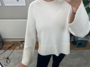 & Other stories tröja  - Jättefin. Storlek S, använd 1 gång. Nypris 700-800kr