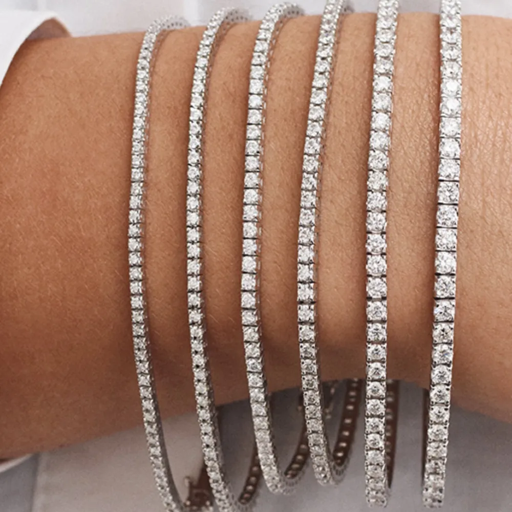 Nytt armband. Storlek 14. 3mm. Färg D vvs1. Moissanite skimrar mer än diamanter och är testad som diamant. . Asusteet.