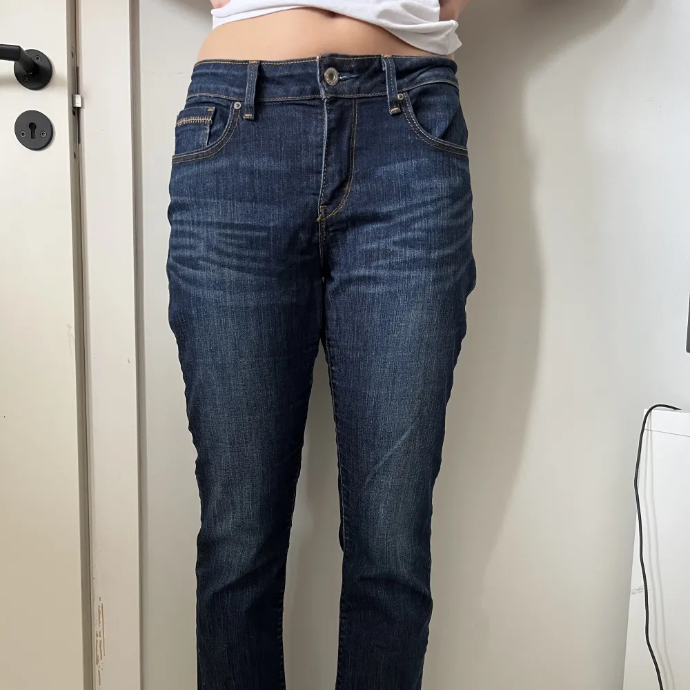 Står ej storlek men passar mig i storlek 36/38. Jeans & Byxor.