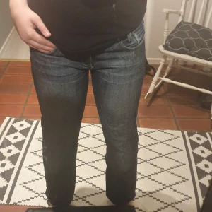 Jeans - Säljer dessa jätte coola jeans då dom var för korta för mig (är ungefär 180) kontakta innan köp💗