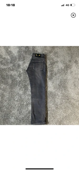 Fendi jeans  - Säljer nu mina gråa jeans då dem bara ligger i garderoben och används inte, Storlek 30/30. hör av er vid frågor, Mvh Arvid 