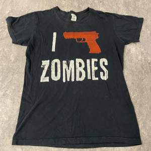 zombie tshirt, storlke S💓