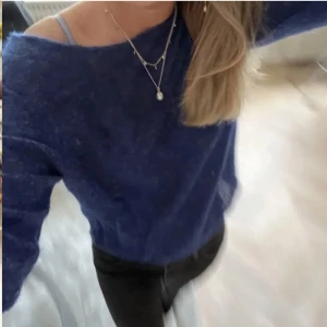 Tröja - Jättefin ull tröja, igentligen en L men har krympt i tvätten så sitter mer som xs