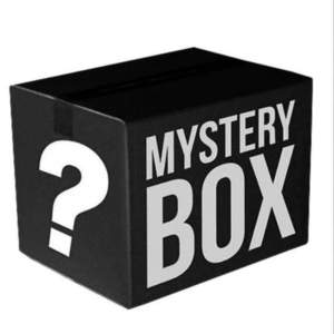 Vill du beställa en mystery box med vintage?  Vad som ska vara med när du skriver till mig: - Är du ute efter endast överdel eller underdel eller båda?  - Storlek på underdel/överdel -referensbilder  - något speciellt du är ute efter?  Inga refunds 
