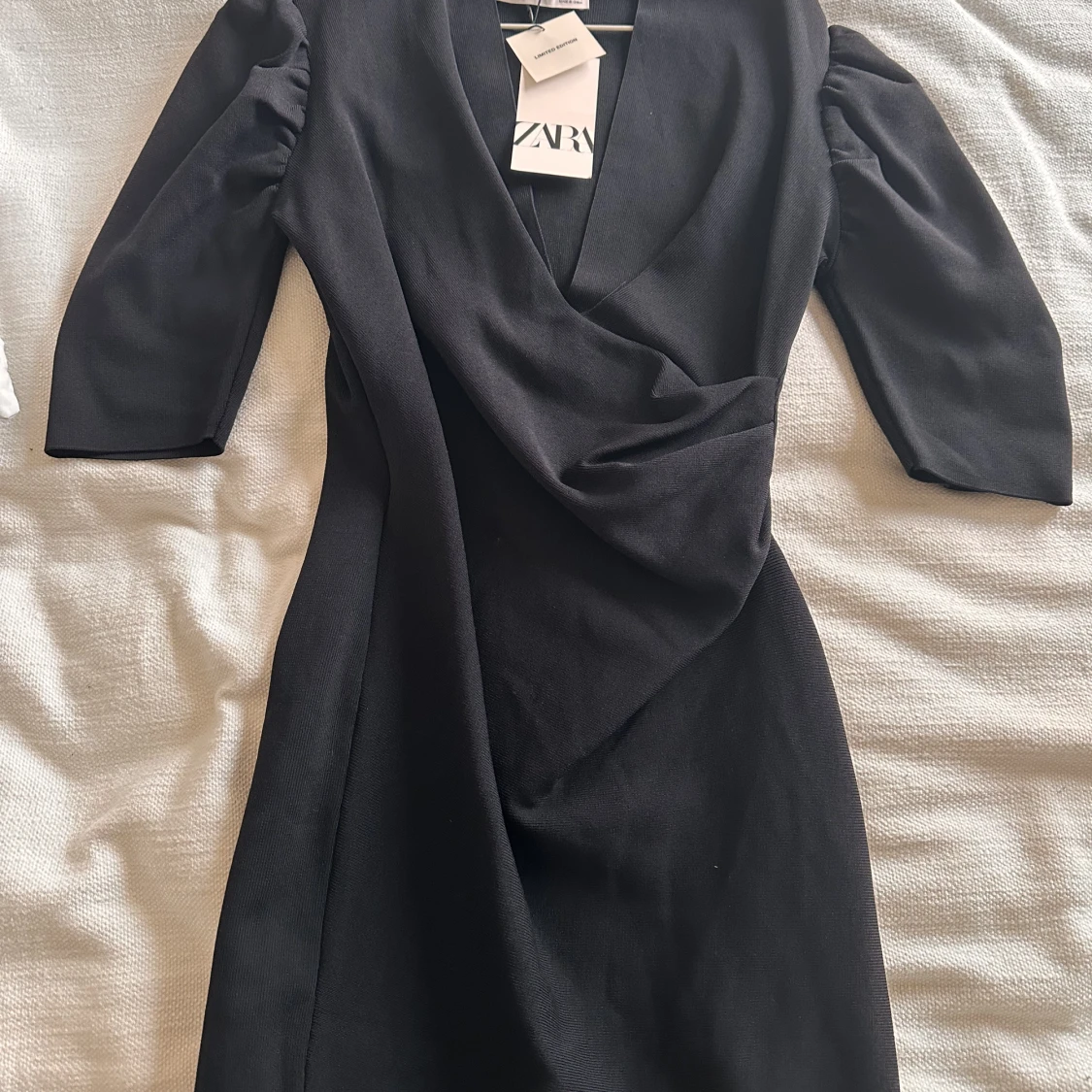 Snygg rynkad fodral klänning svart - 91