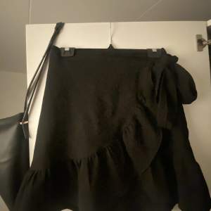 En jätte fin svart kjol, använd fåtal gånger 