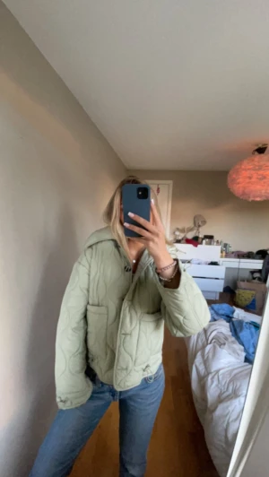 Jacka - Jättesnygg höst/vår jacka fran envii. Är i nyskick