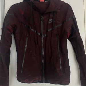 Vindjacka nike - Stl M