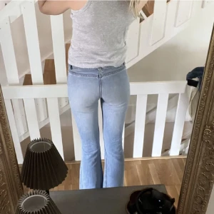 Bootcut jeans - Säljer vidare då de är lite för små för mig, jättegott skick, supersnygga slutsålda jeans! Innerben 80, midjemått 38.