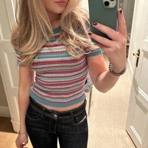 Randig topp med glitter - Supersöt randig topp med glitter i tyget från design by si! Storlek S💕