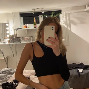 Topp - Svart topp från PULL&BEAR, använd fåtal gånger