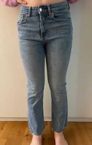 Ljusa jeans med avklippta ben orginal, storlek 36