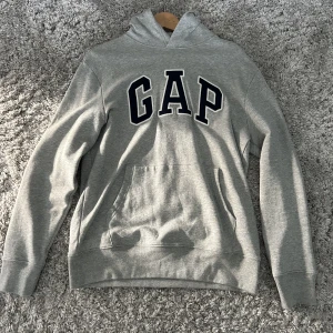 Gap hoodie - Inprincip helt ny gap hoodie  Cond 9,6/10 Inga flaws