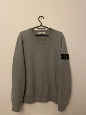 Stone island  - Säljer denna Stone island tröjan pågrund av att den inte kommer till användning. Pris kan diskuteras.