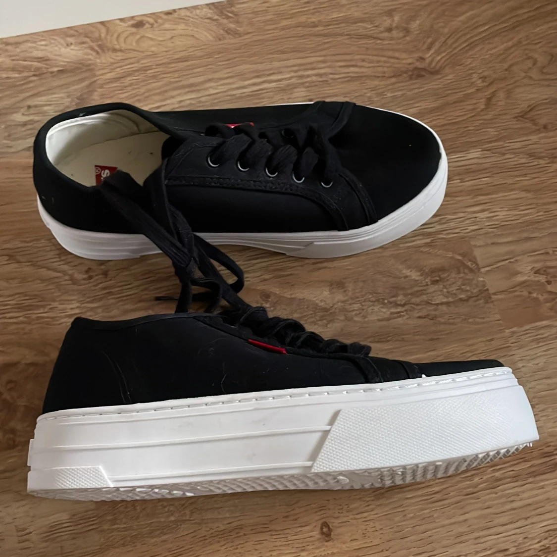 Aldrig använda sneakers från Levis  - 90