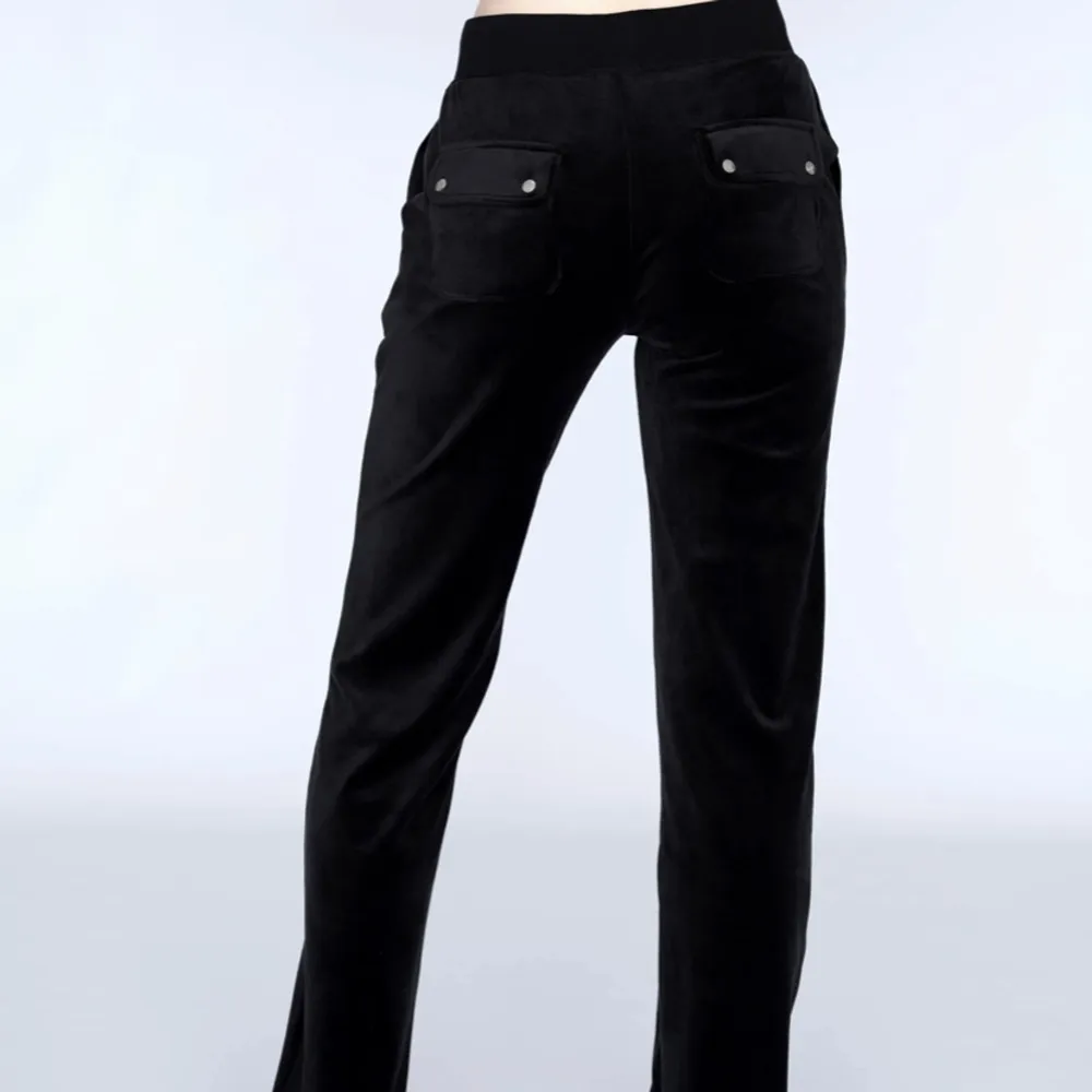 Byxor från Juicy Couture i storlek Xs. Köpta för 1200 kr, säljer för 550 kr💕. Jeans & Byxor.