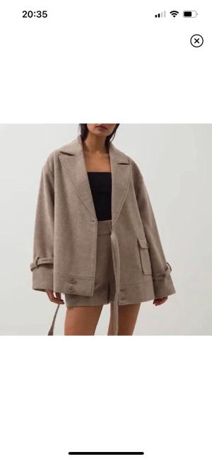 Limited edition Nakdxsanna jörnvik - Limited edition NakdxSanna jörnvik. Helt slutsåld. Nyskick!! Säljer pga beställde fel storlek! Köp direkt för 780