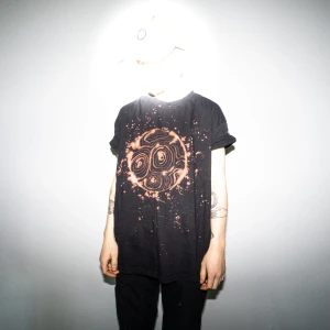 T-shirt blekt - Blekt T-shirt strl L