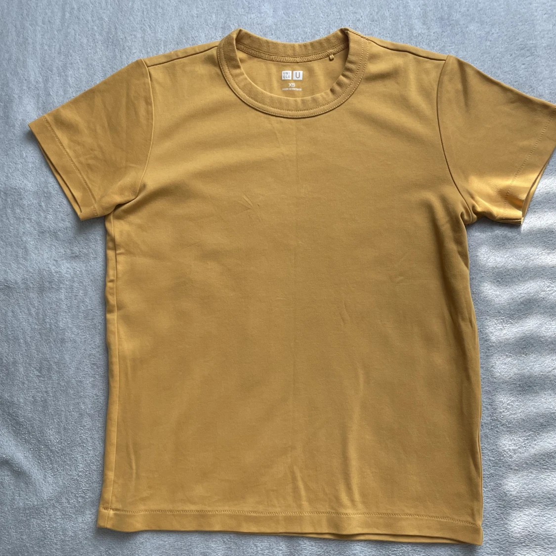 en orange tröja - 90