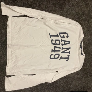 Långärmad tröja - Bra skick skriv om du har frågor Köparen står för frakt