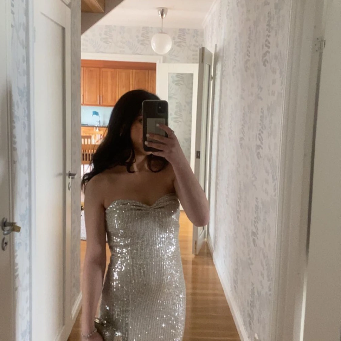 Guld glittrig balklänning 