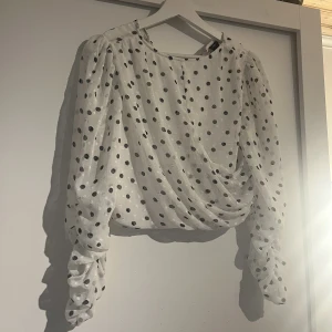 Blus - Jätte fin och bra skick, använd 3 gånger.