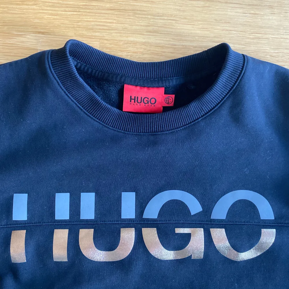 Hugo boss sweatshirt. Använd ett 20tal gånger men i nyskick. Kan gå ner i pris. Tröjor & Koftor.