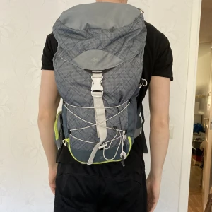 Vandrings ryggsäck 20L - Super bra ryggsäck för dig som ska på vandring u sommar eller på resa :)
