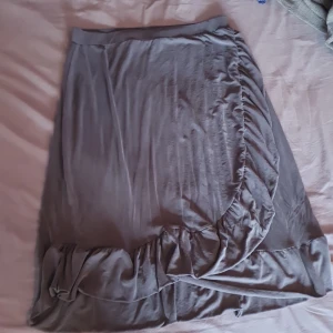 Kjol - Ny kjol. Inköpt på Gekås Ullared. 