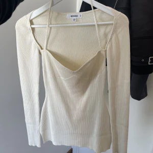 Topp - Så fin stickad topp från Missguided. Använd 1-2 gånger. Storlek S men den passar M också