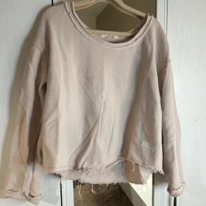 Odd Molly tröja  - Odd Molly ljus rosa tröja med skit cool rygg💕