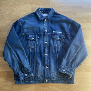 Balenciga Jeans Jacka  - Jeans jacka size 38  Bra skick  (Ingen kvitto) 