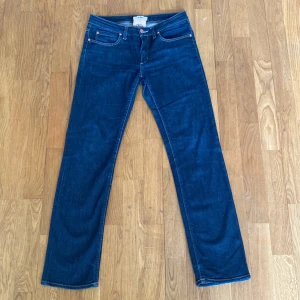 Acne Jeans - Snygga acne jeans som passar både tjejer och killar. Skick 9/10 inga synliga skador eller defekter. Hör av er om ni är intresserade!