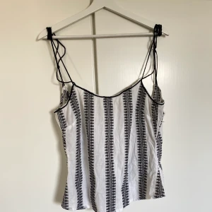 Sommrigt linne - Linne som känns som S/M. Säljes för 39kr + frakt 😚