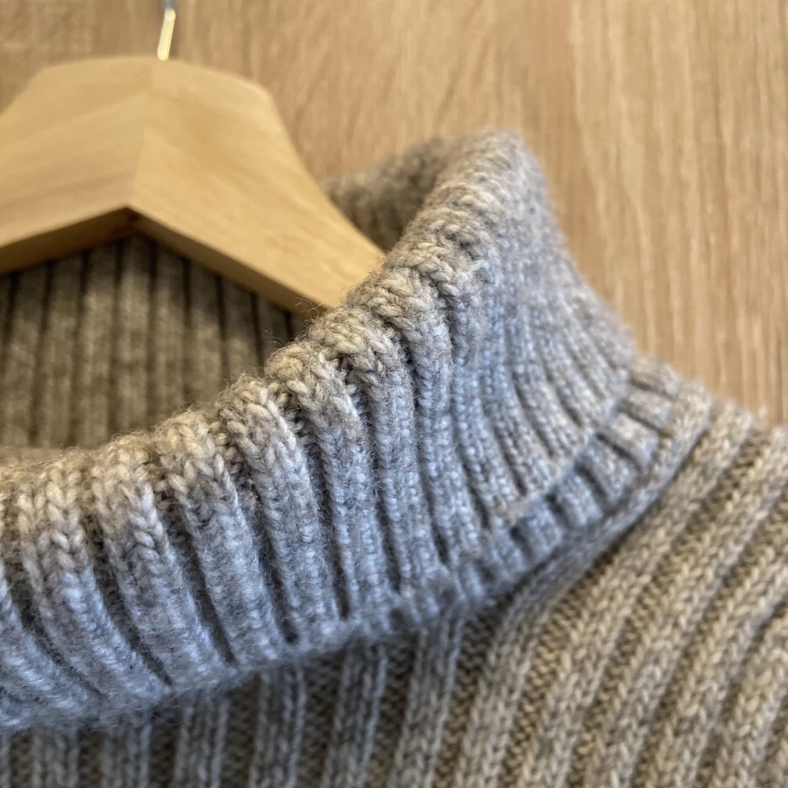Stickad tröja - croppad  - 91