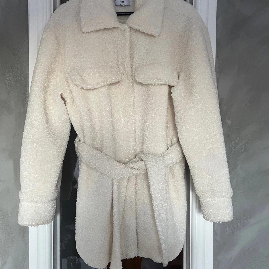 Medellång ull kappa