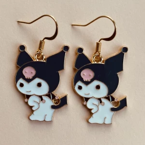 Kuromi örhängen 💕 - Nickelfria krokar och fri frakt 💕
