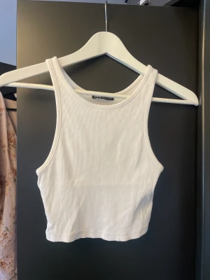 Vit topp - Vit topp från zara i storlek S för 190kr💕