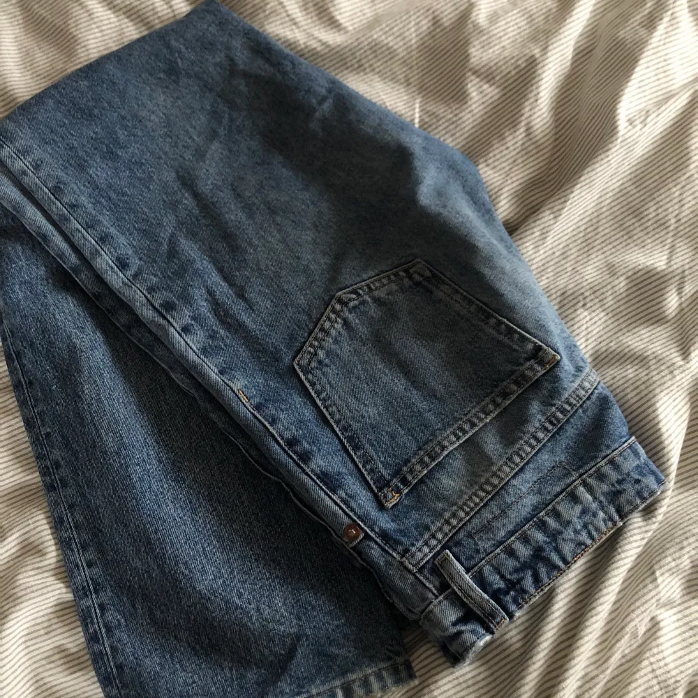 Zara jeans, low/mid waist🤍. Jeans & Byxor.