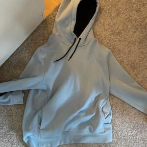 Ljusblå hoodie från HM Skick: 6/10